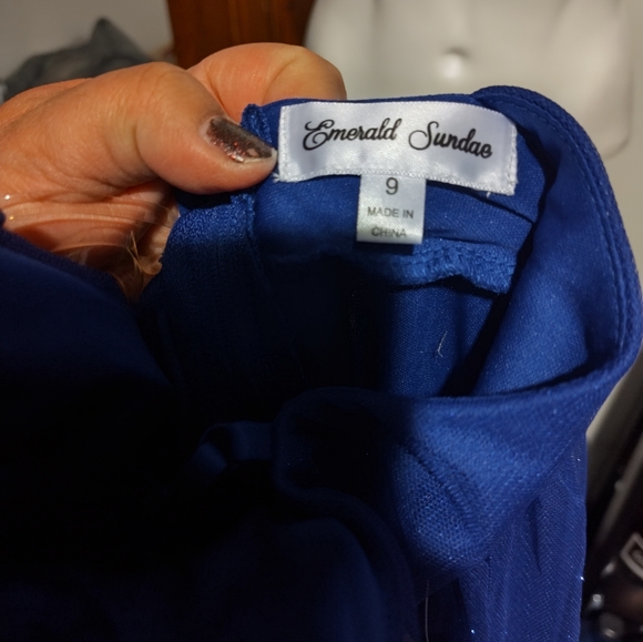 GORGEOUS V-neck Glitter Tulle Ball gown! - Picture 6 of 9